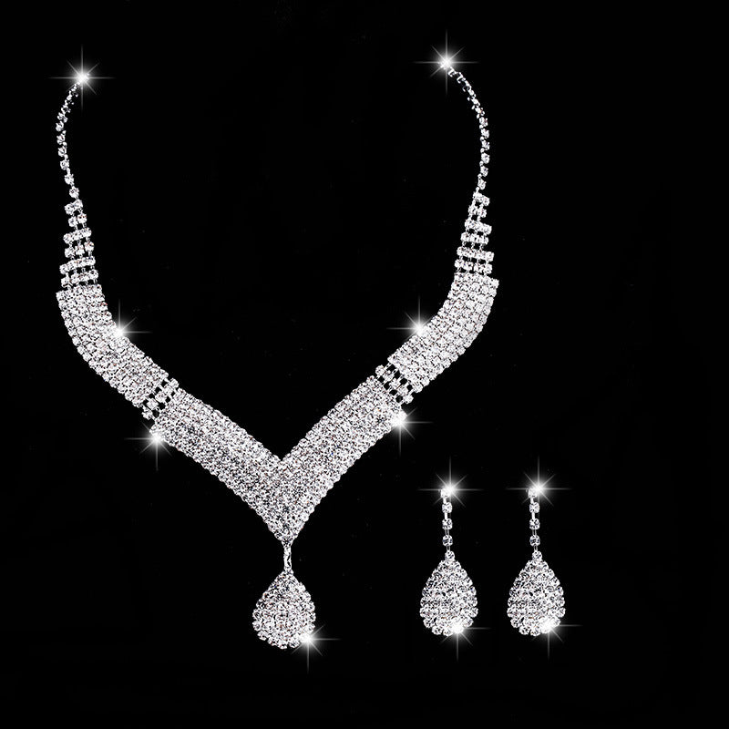 Sparkling V-Neck Jewelry Set for Pakistani Bridal Wear